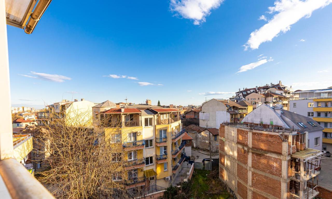 Sunny 1Bd Apartment In Old Town By Flat Mаnager بلوفديف المظهر الخارجي الصورة